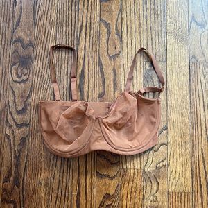 Skims mesh strapless bra in bronze